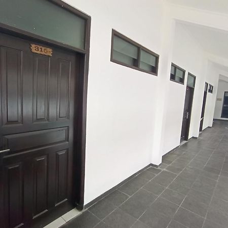 Oyo 92324 Hotel Sinar Rejeki Сукабумі Екстер'єр фото