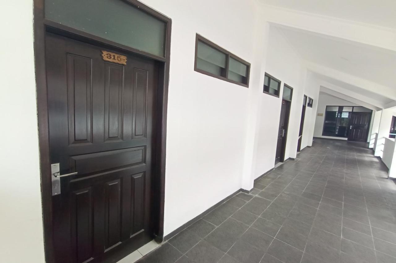 Oyo 92324 Hotel Sinar Rejeki Сукабумі Екстер'єр фото