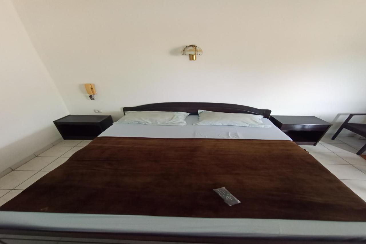 Oyo 92324 Hotel Sinar Rejeki Сукабумі Екстер'єр фото